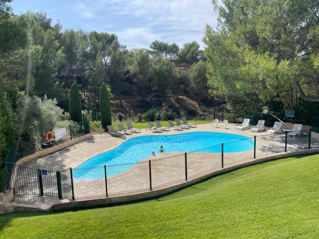 Les Cistes Bed and Breakfast Mallemort Εξωτερικό φωτογραφία