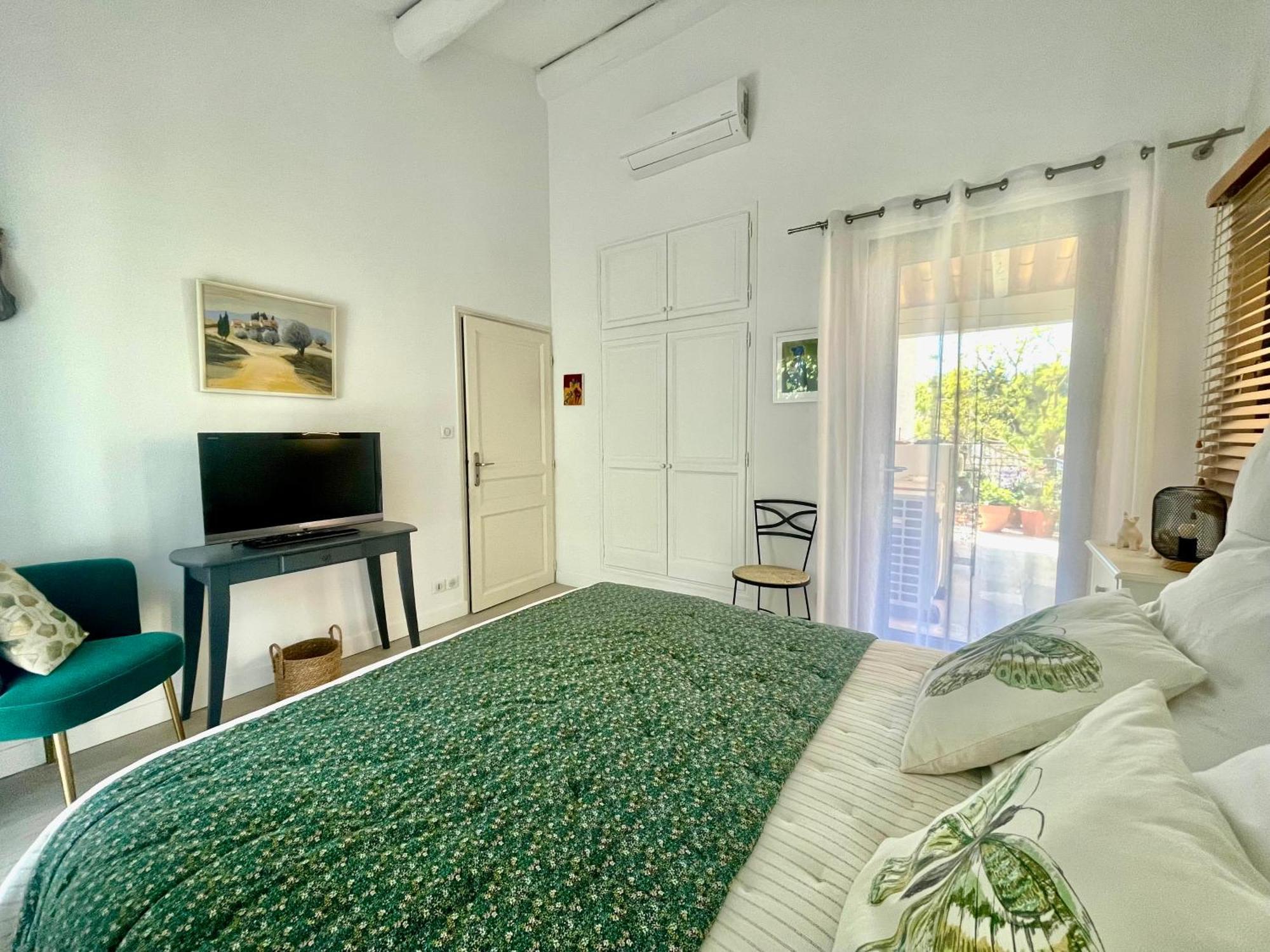 Les Cistes Bed and Breakfast Mallemort Εξωτερικό φωτογραφία